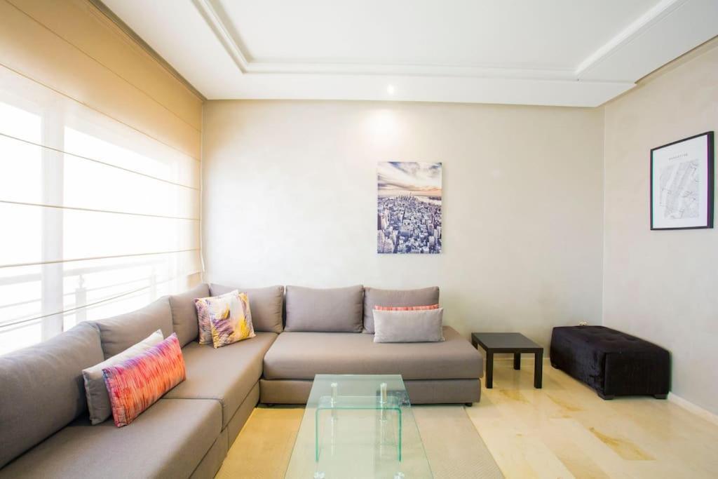 Urban Square F26 Apartment