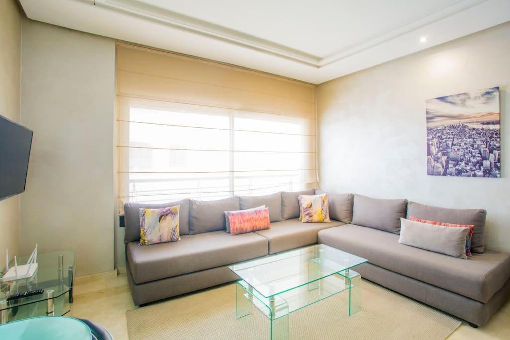 Urban Square F26 Apartment *